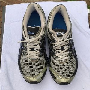 Mens Asics sports shoes size 10.5